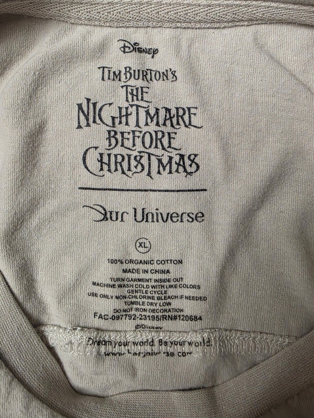 Nightmare Before Christmas T-shirt Size XL, 3D Puzzle And Holder Lot - Picture 10 of 10